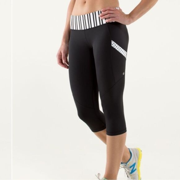 Lululemon Polka Dot/Stripe Run Crops 6 - Picture 1 of 14